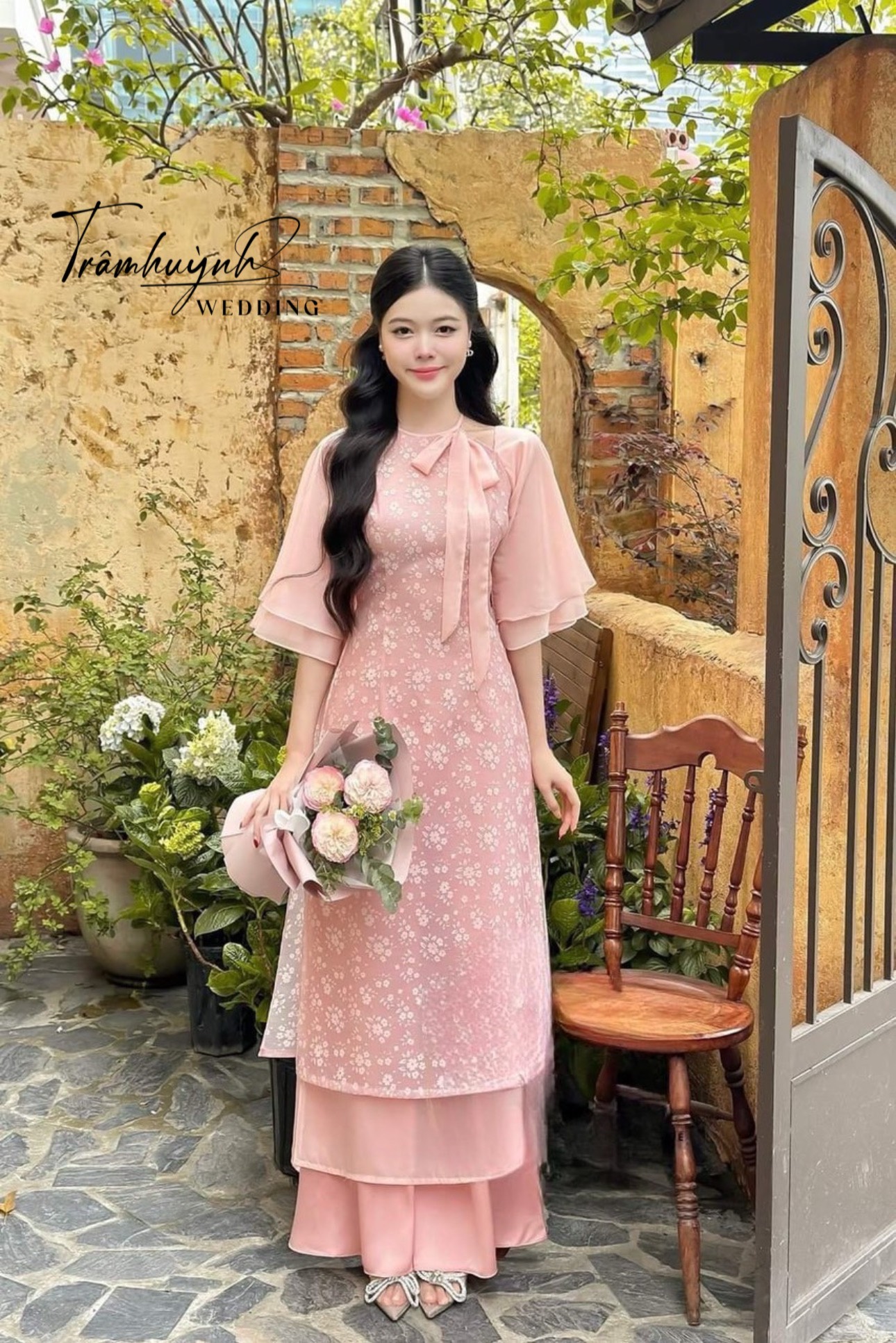 thuê áo dài bưng quả