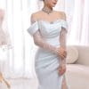 Váy cưới trắng trễ vai xẻ tà