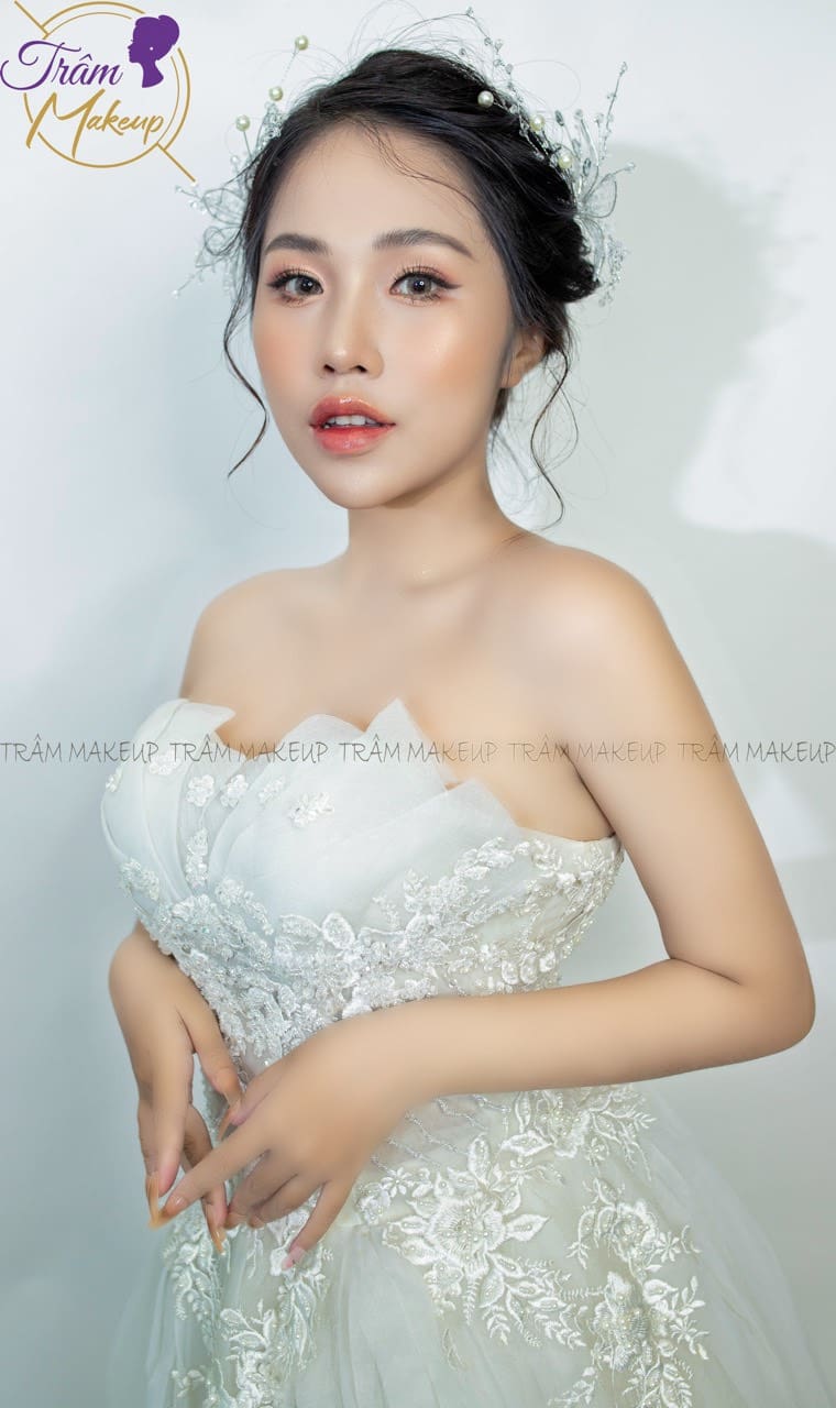 trang điểm cô dâu thái
