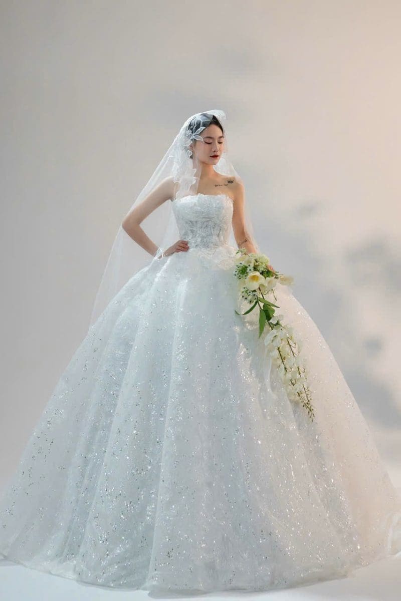 Váy cưới cúp ngực ren
