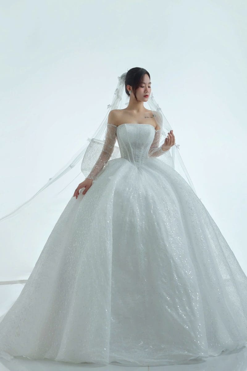 Váy cưới cúp ngực ren