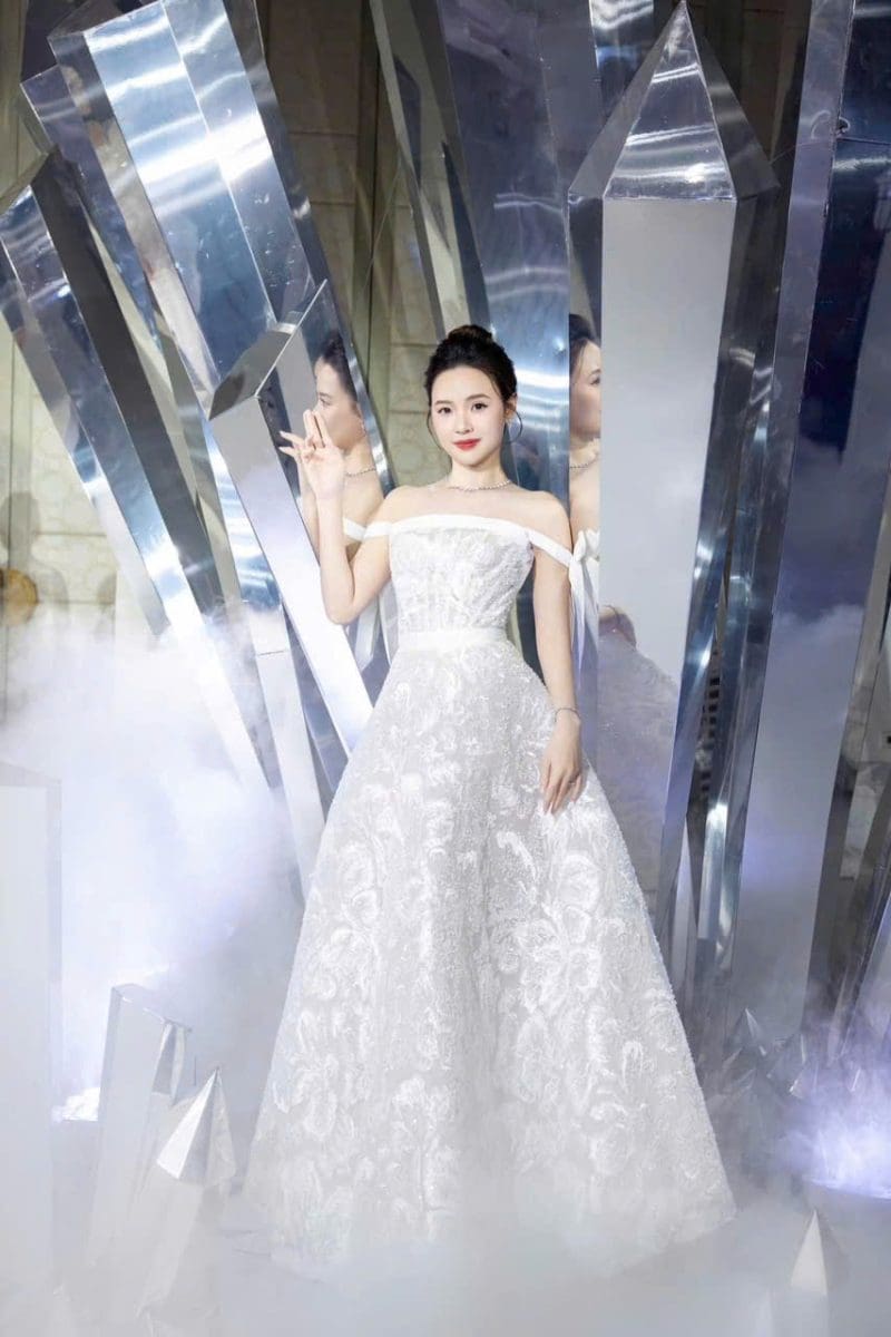 Váy Cưới Cúp Ngực Trễ Vai